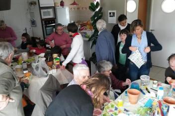 Groupe de personnes dans une cuisine