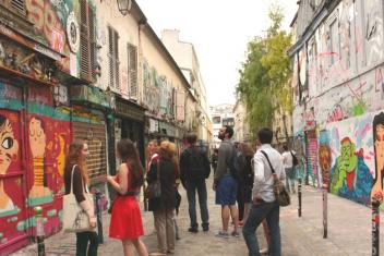 Groupe de personnes dans la rue