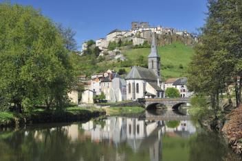 Vue de Saint-Flour depuis la rivière d'Ander