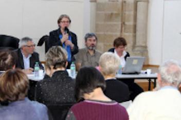 Groupe de personnes en réunion